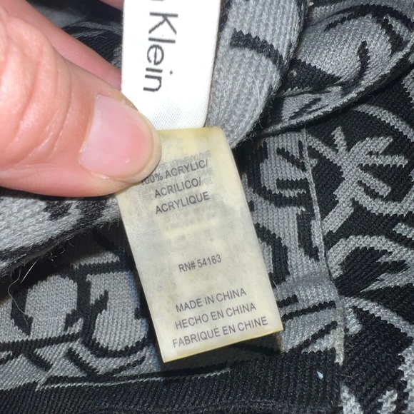 Calvin Klein scarf - Picture 5 of 6